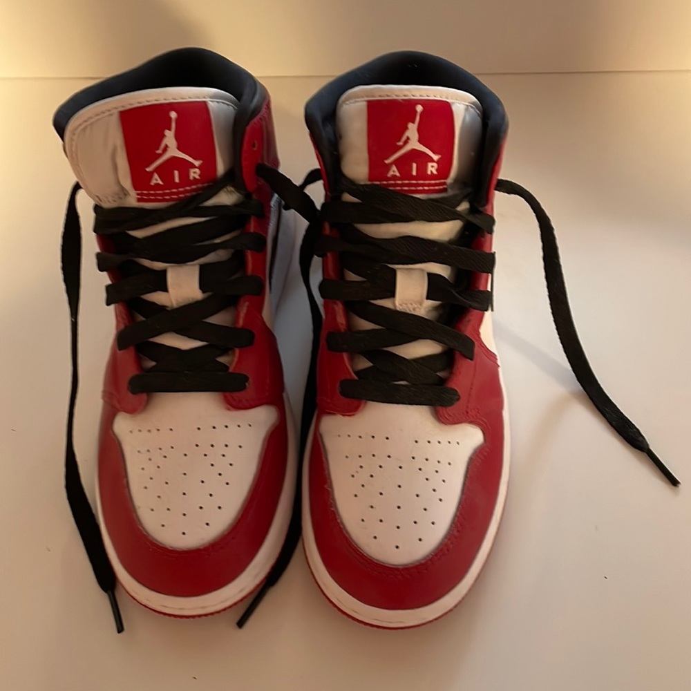 Jordan 1 mid